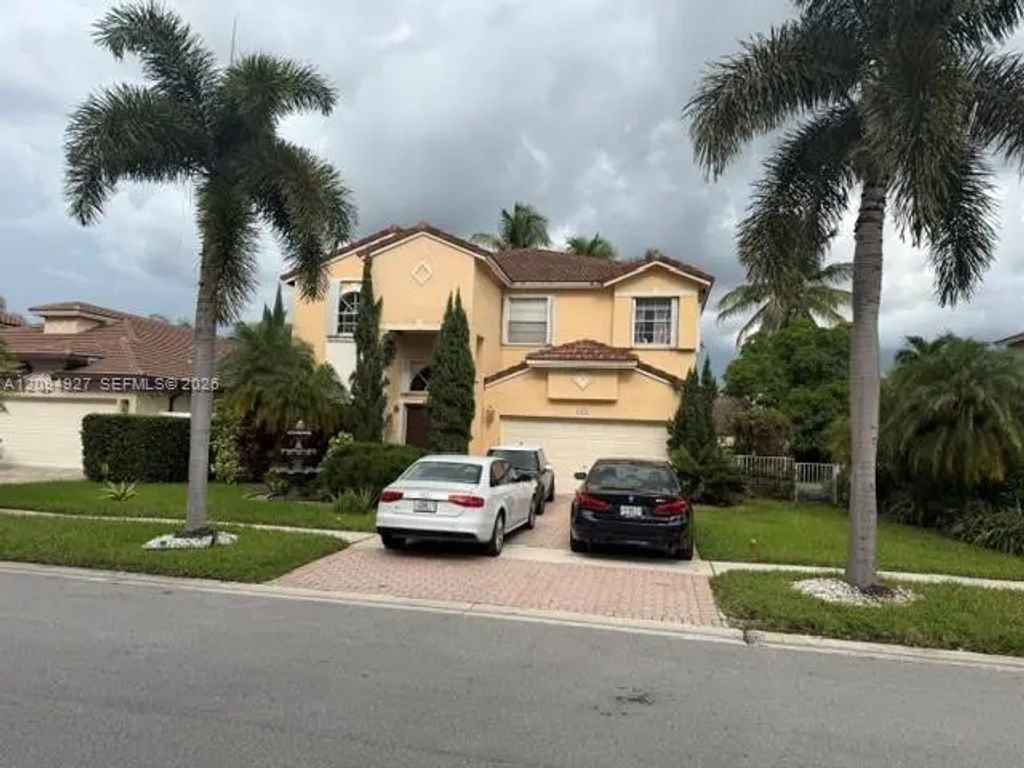 1021 Nw 185th Avenue, Pembroke Pines