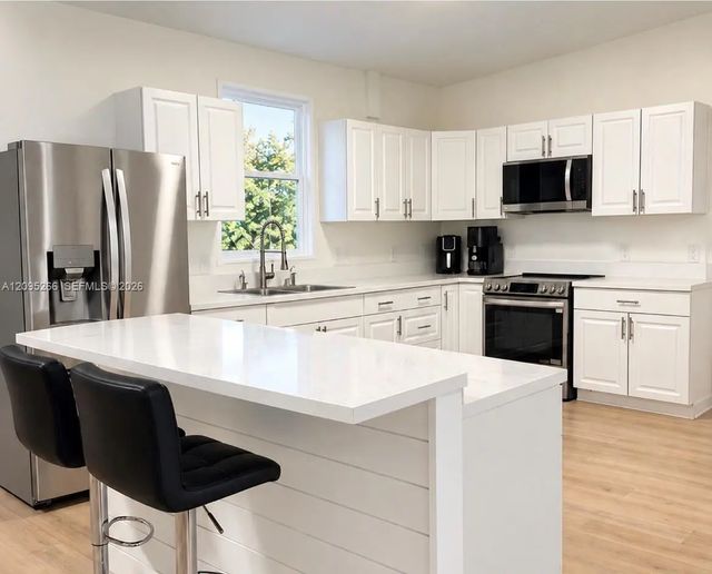 4 of 16 - 1411 Ne 201st Terrace, Miami, FL