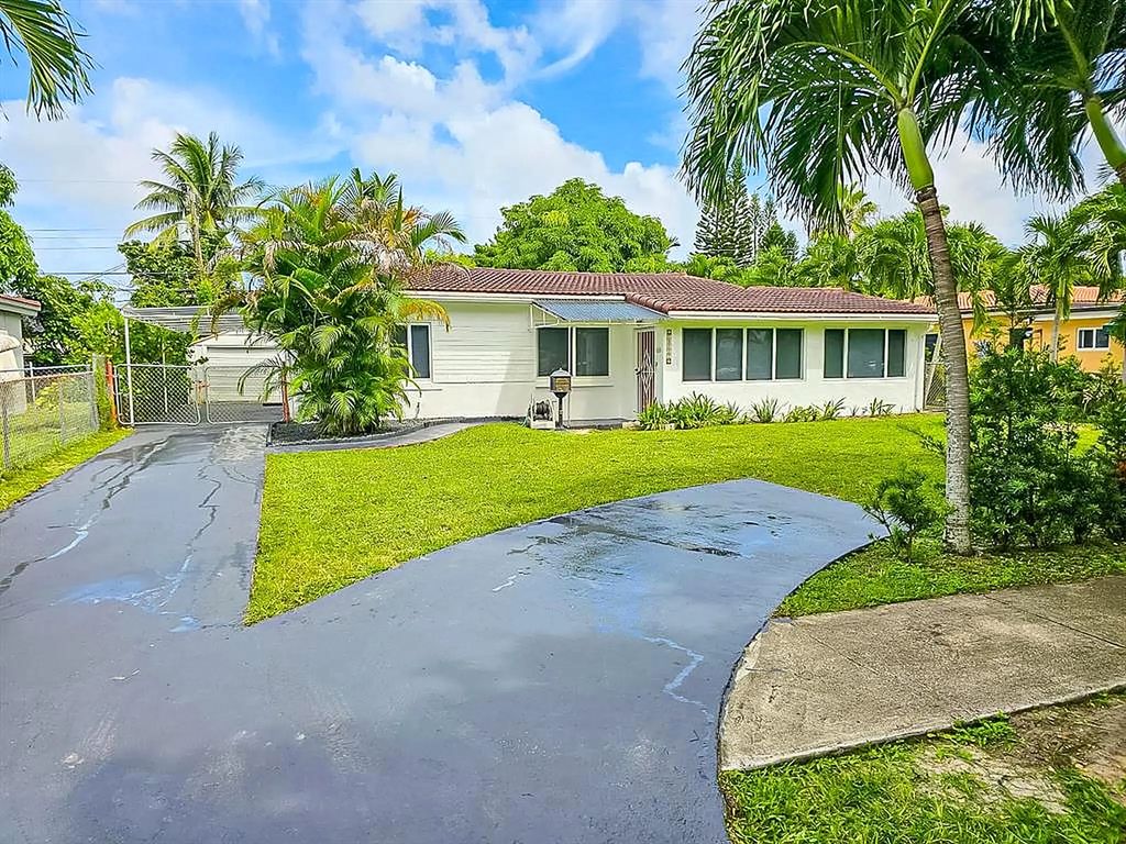 18321 Ne 20th Place, North Miami Beach