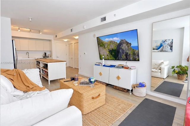 2 of 11 - 4250 Biscayne Boulevard #1512, Miami, FL