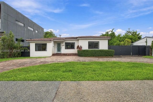 565 East Drive, Miami Springs