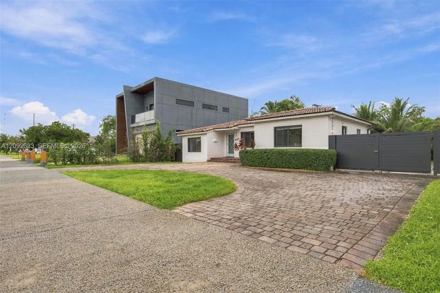 2 of 28 - 565 East Drive, Miami Springs, FL