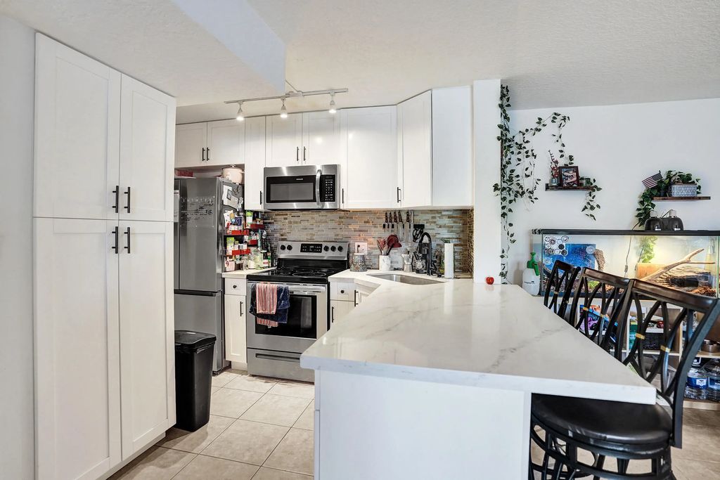 629 Sea Pine Way #a1, Greenacres