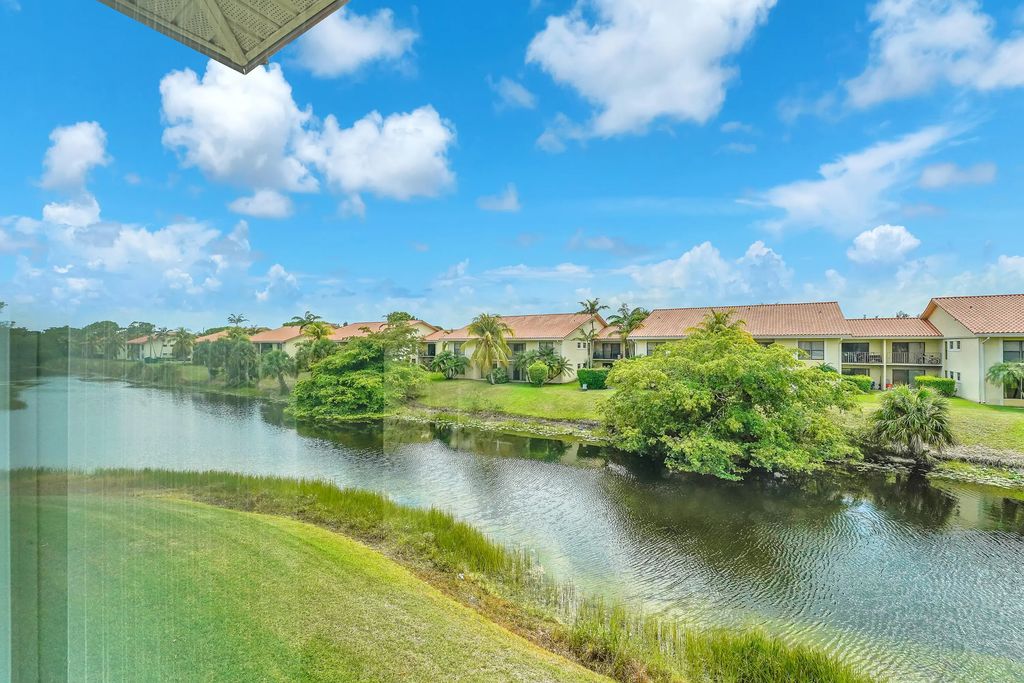 210 Lake Evelyn Drive #210, West Palm Beach