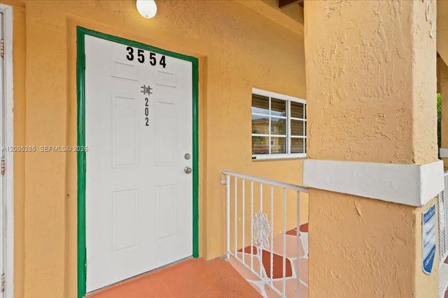 5 of 32 - 3554 W 80th Street #202, Hialeah, FL