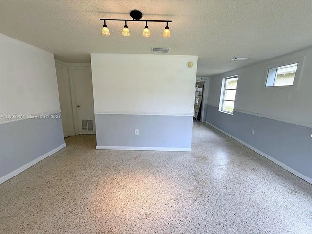3 of 20 - 2619 Pompano Drive, Sebring, FL