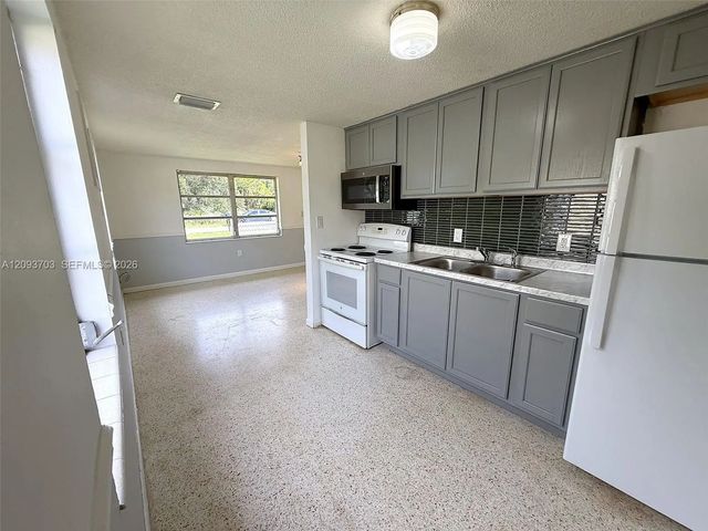 4 of 20 - 2619 Pompano Drive, Sebring, FL