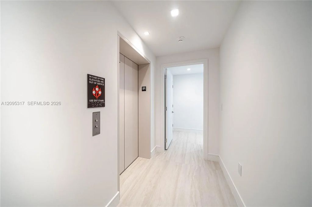 2411 Laguna Circle #906, North Miami Beach