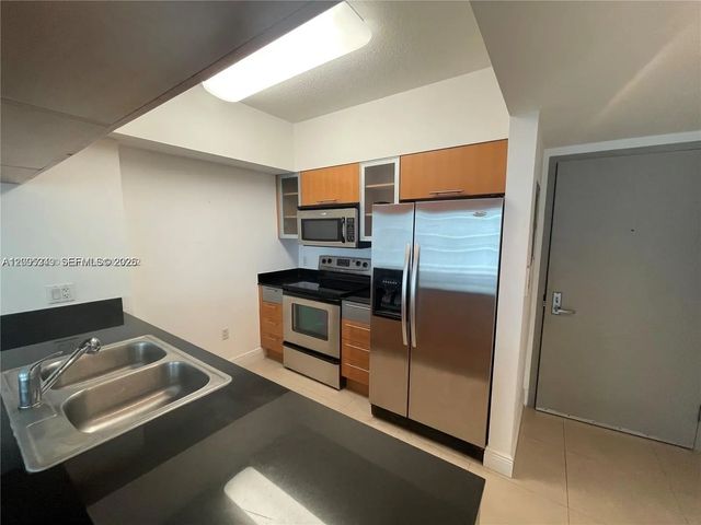 3 of 10 - 1750 N Bayshore Drive #2309, Miami, FL