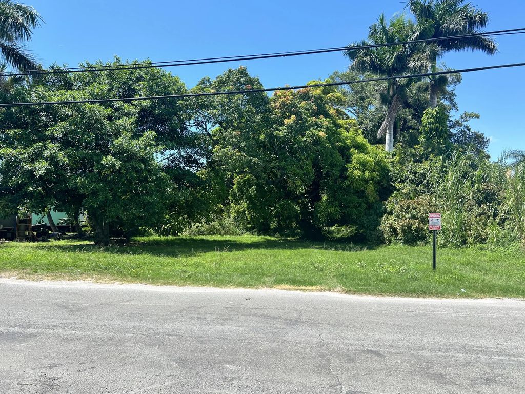 197 W Main Street, Pahokee