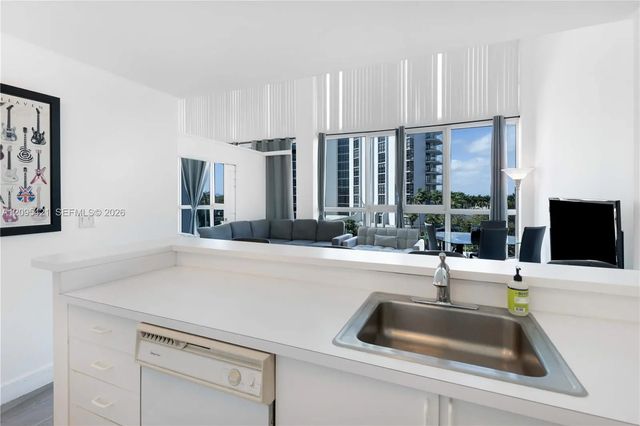 4 of 34 - 5445 Collins Avenue #bay12, Miami Beach, FL