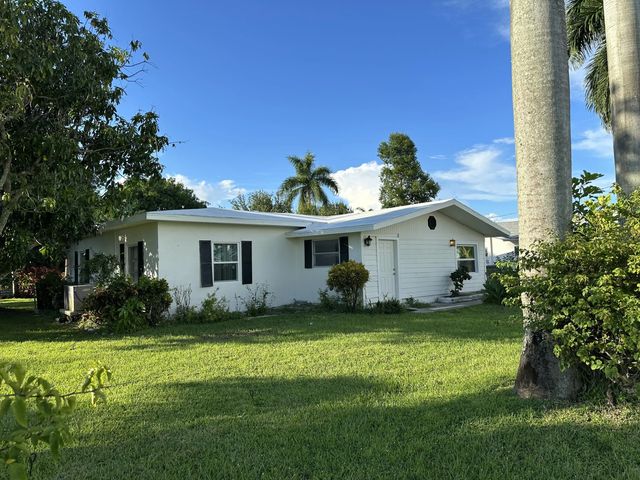 2 of 21 - 84 E North Shore Avenue, North Fort Myers, FL