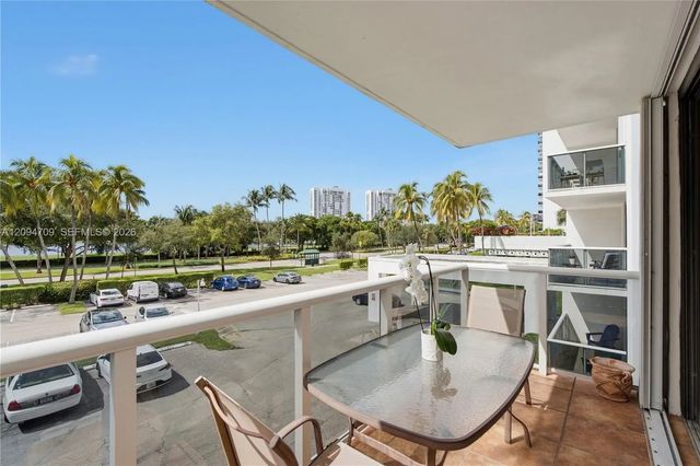 4 of 17 - 3675 N Country Club Drive #204, Aventura, FL