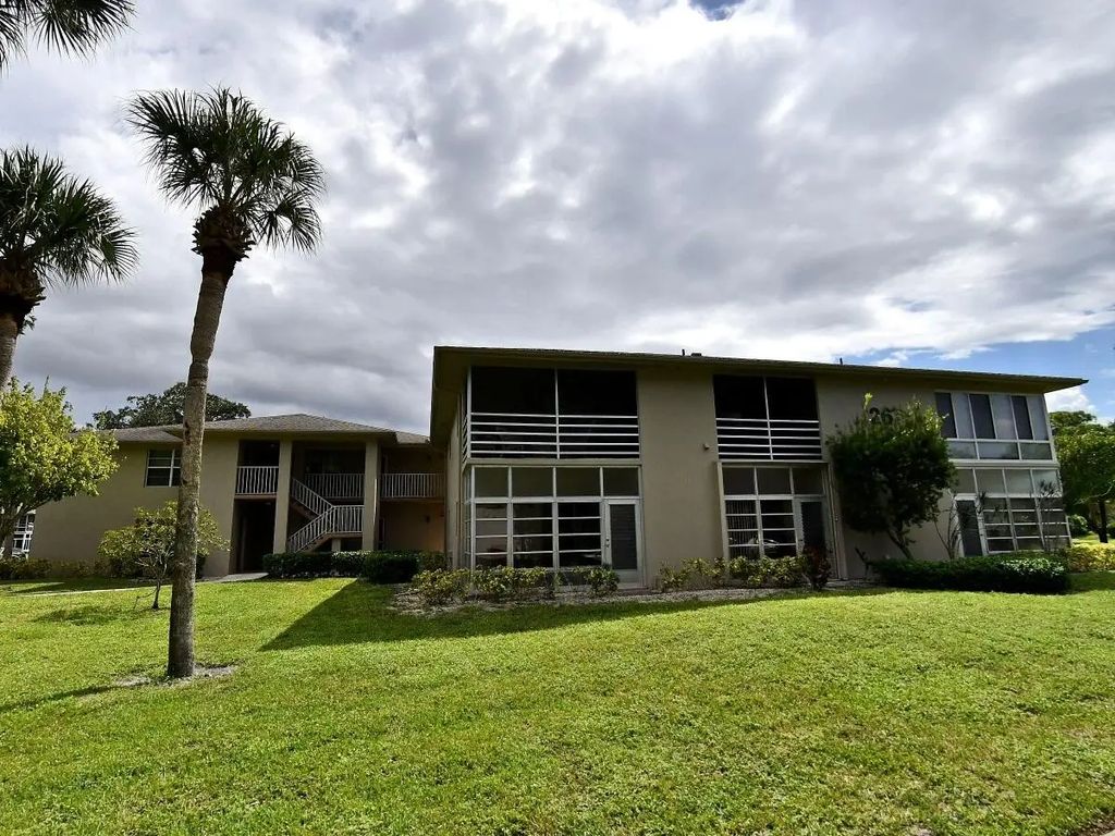 26 Lake Vista Trail #105, Port St. Lucie