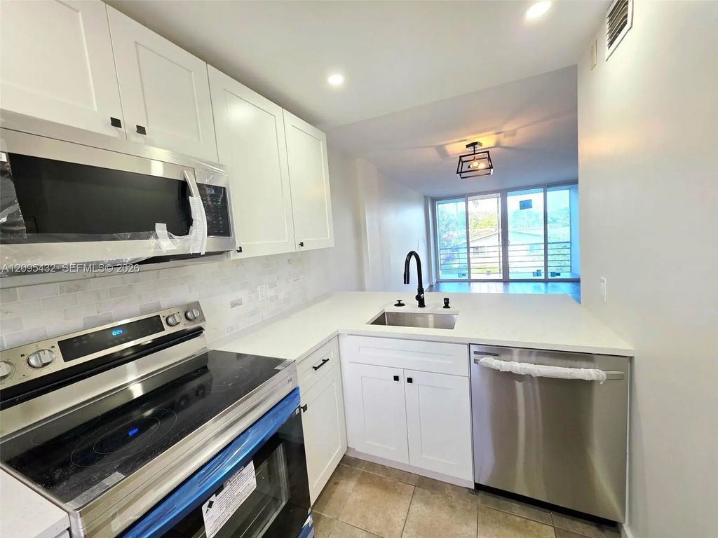 108 Royal Park Drive #2h, Oakland Park