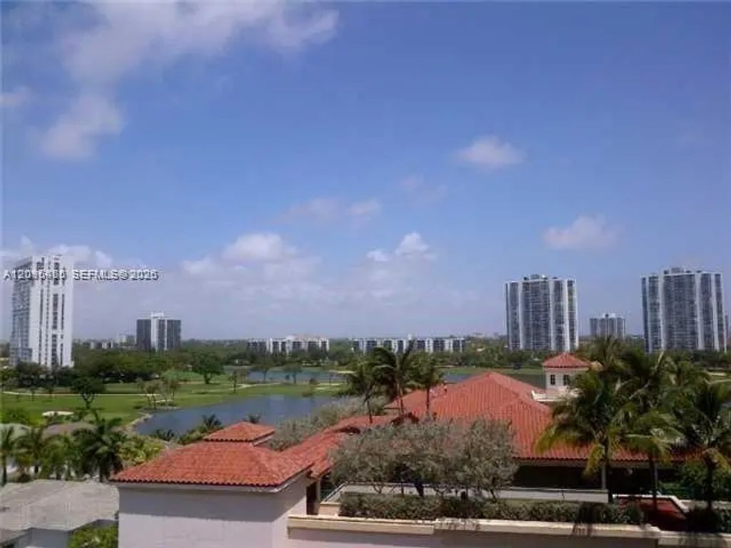 19900 E Country Club Drive #804, Aventura