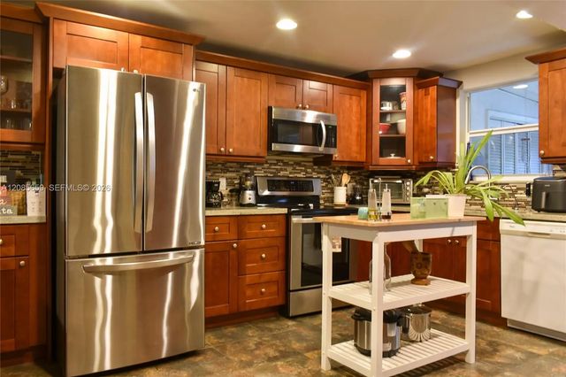 3 of 23 - 1327 N 15th Avenue #22, Hollywood, FL
