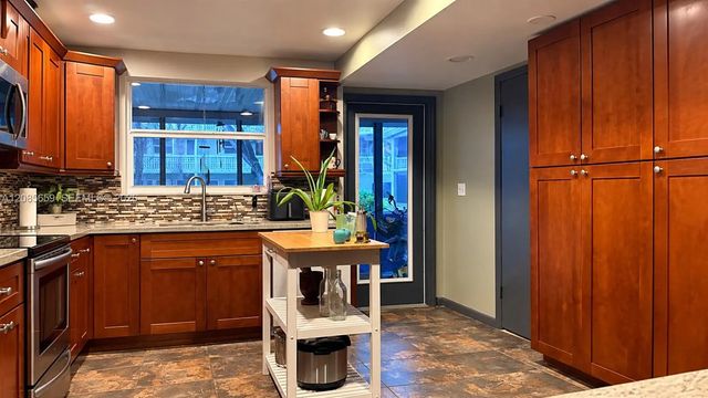 5 of 23 - 1327 N 15th Avenue #22, Hollywood, FL