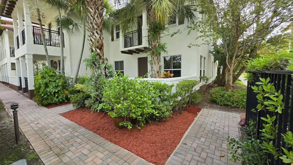 4726 Monarch Way, Coconut Creek