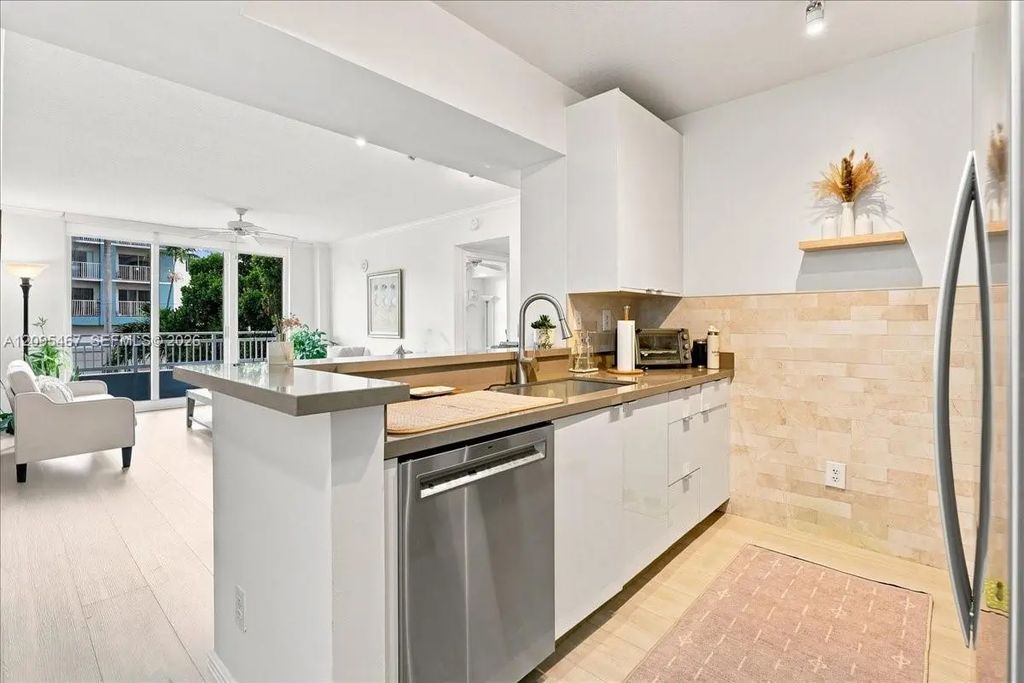 2665 Sw 37th Avenue #211, Miami