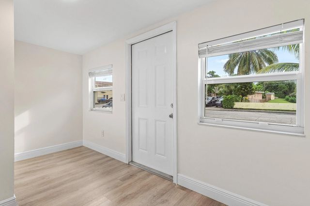 4 of 22 - 413 N E Street, Lake Worth Beach, FL