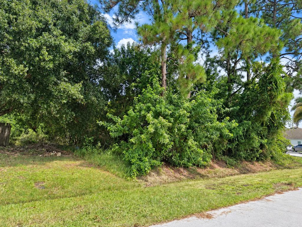 1483 Sw Malaga Avenue, Port St. Lucie