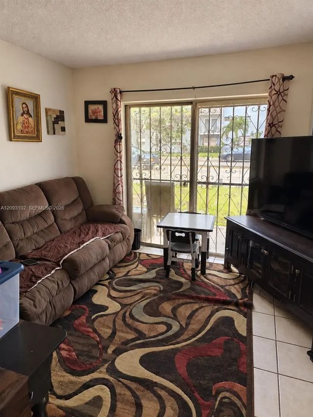 6820 W Flagler Street #103, Miami
