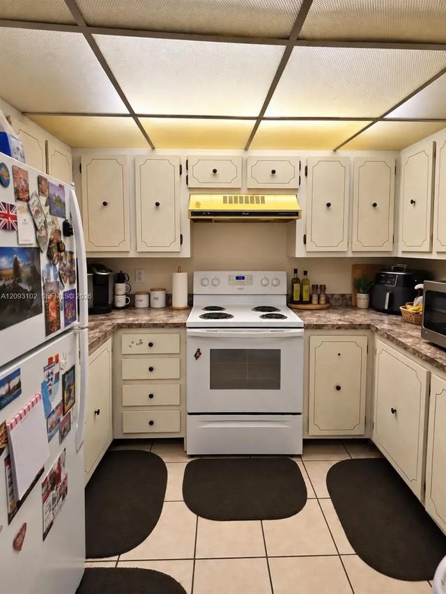 3 of 10 - 6820 W Flagler Street #103, Miami, FL