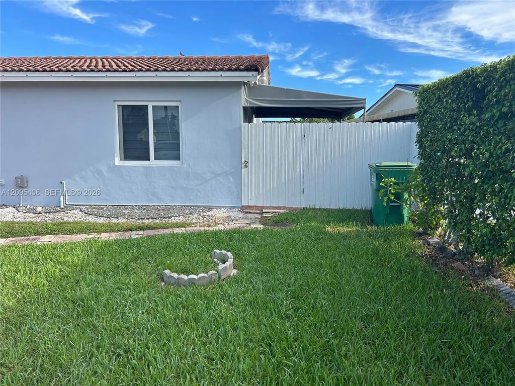 3325 Village Green Drive #efficiency, Miami