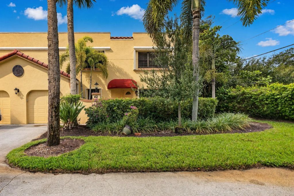 42 Uno Lago Drive, Juno Beach