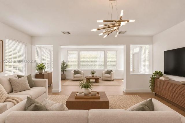 5 of 35 - 940 Ne 85th Street, Miami, FL