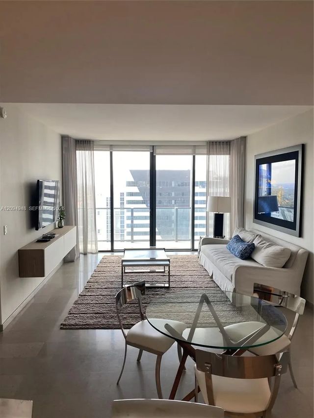 3 of 33 - 88 Sw 7th Street #1904, Miami, FL