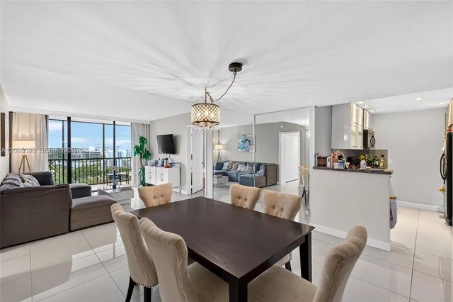 20335 W Country Club Drive #1402, Aventura