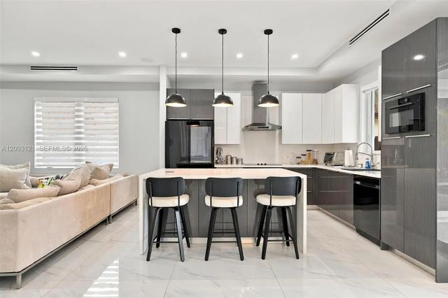 3 of 37 - 5428 Sw 152nd Place Circle, Miami, FL