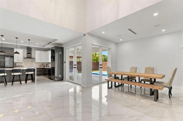 4 of 37 - 5428 Sw 152nd Place Circle, Miami, FL
