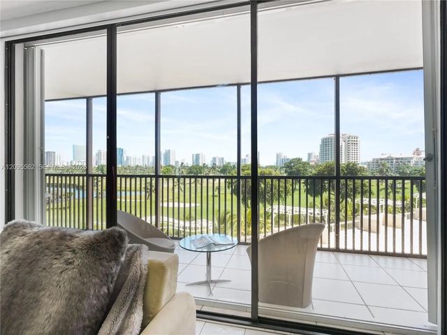 20379 W Country Club Drive #536, Aventura