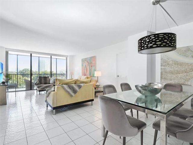 3 of 21 - 20379 W Country Club Drive #536, Aventura, FL