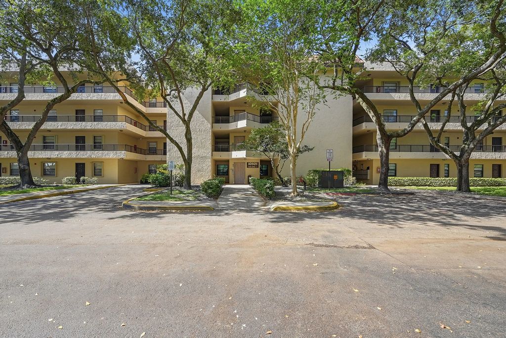 10501 W Broward Boulevard #405, Plantation