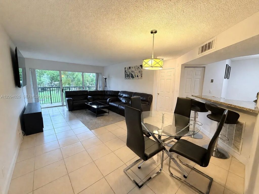 8741 Wiles Road #204, Coral Springs