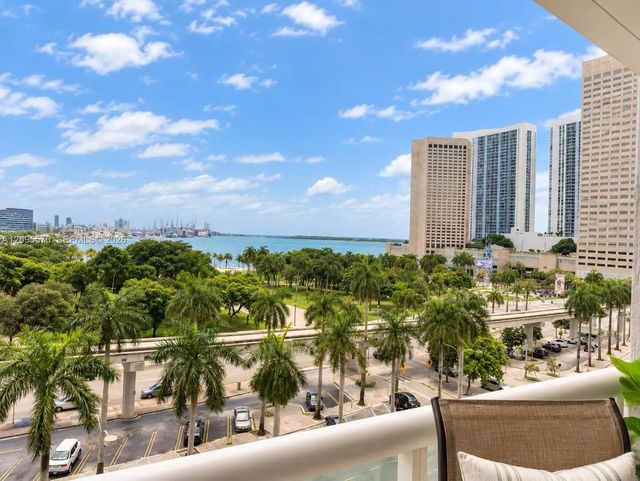 50 Biscayne Boulevard #705, Miami