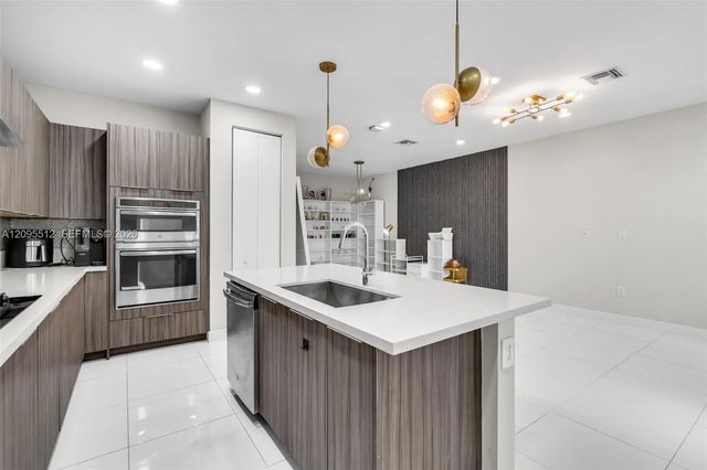 5 of 16 - 10365 Nw 66th Street, Doral, FL