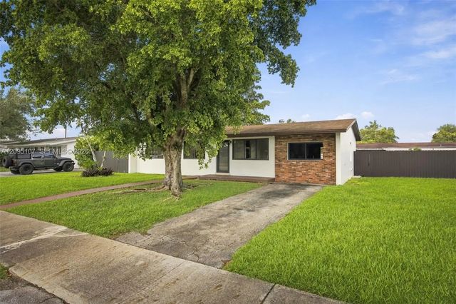 4 of 30 - 4920 Sw 94th Court, Miami, FL