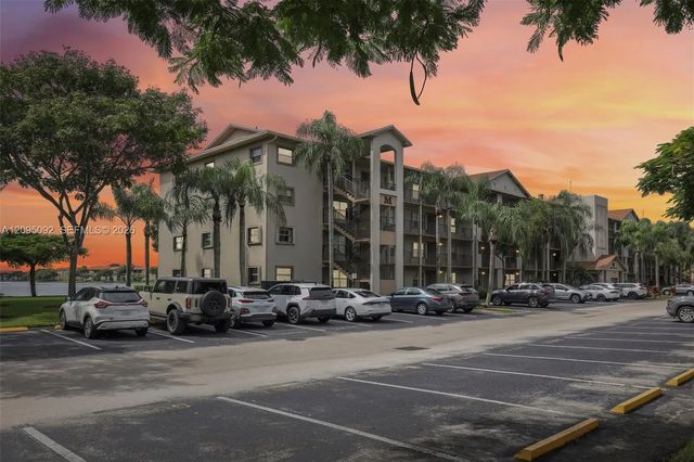 13800 Sw 5th Court #301m, Pembroke Pines