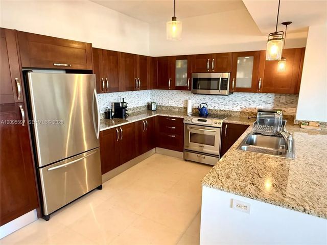 5 of 26 - 19900 E Country Club Drive #ts03, Aventura, FL