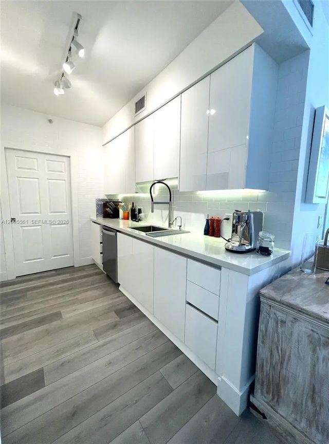 4 of 14 - 350 Se 2nd Street #680, Fort Lauderdale, FL