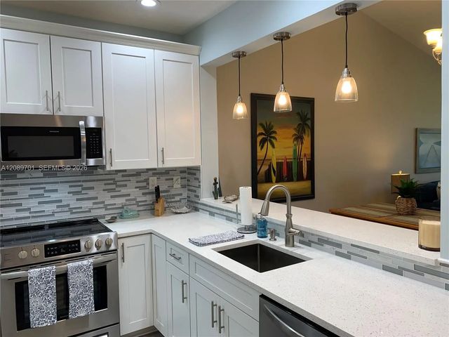5 of 35 - 6082 Se Landing Way #10, Stuart, FL