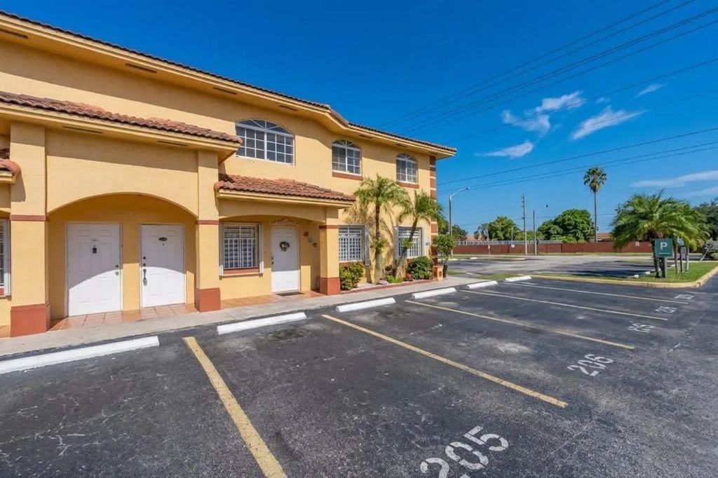 7520 W 20th Avenue #206, Hialeah