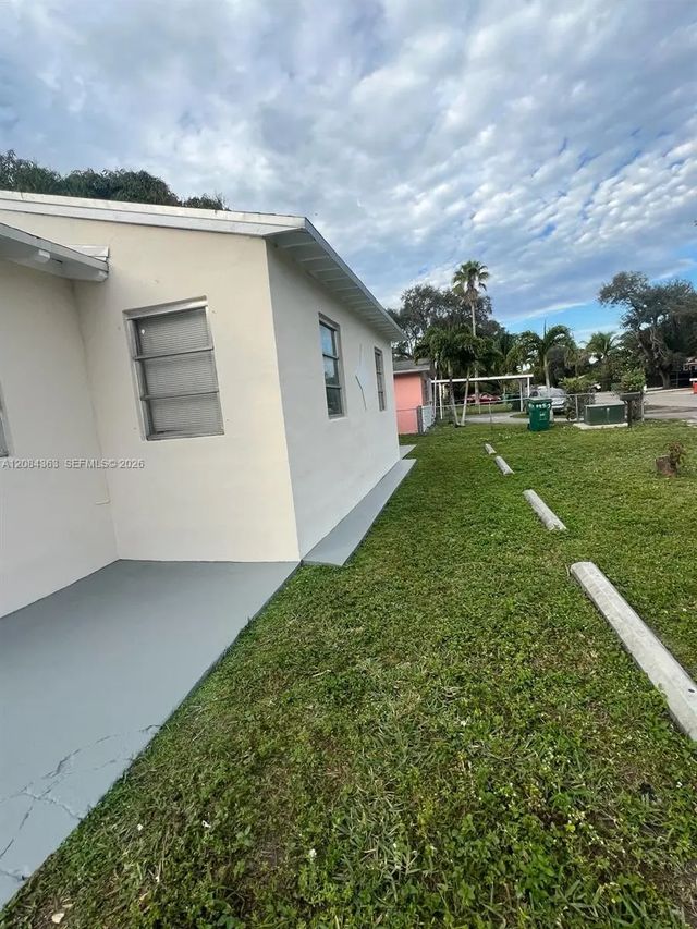 3 of 11 - 470 Ne 162nd Street, Miami, FL