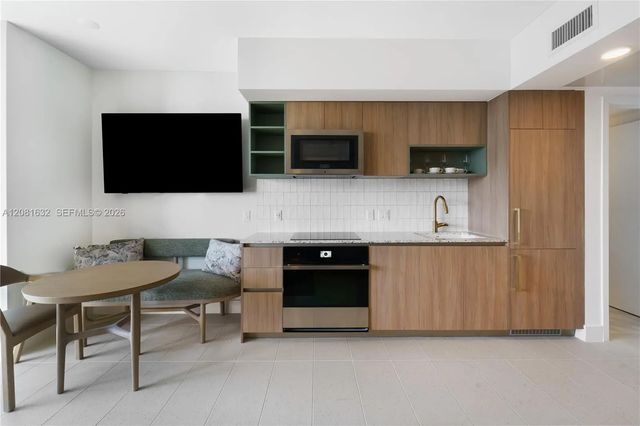 4 of 30 - 159 Ne 6th Street #3210, Miami, FL