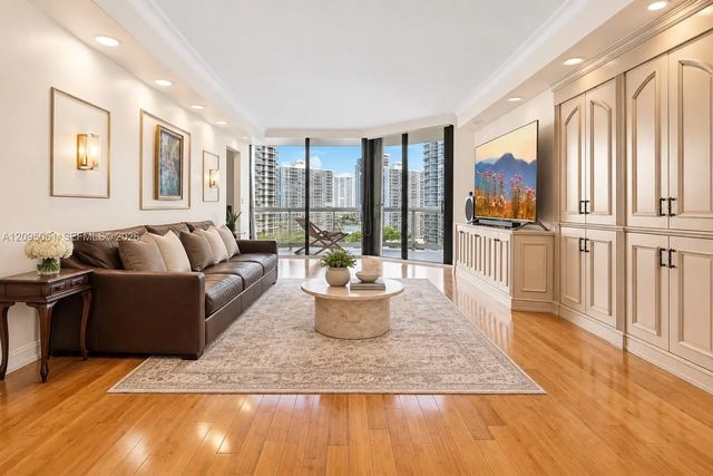 20191 E Country Club Drive #1102, Aventura